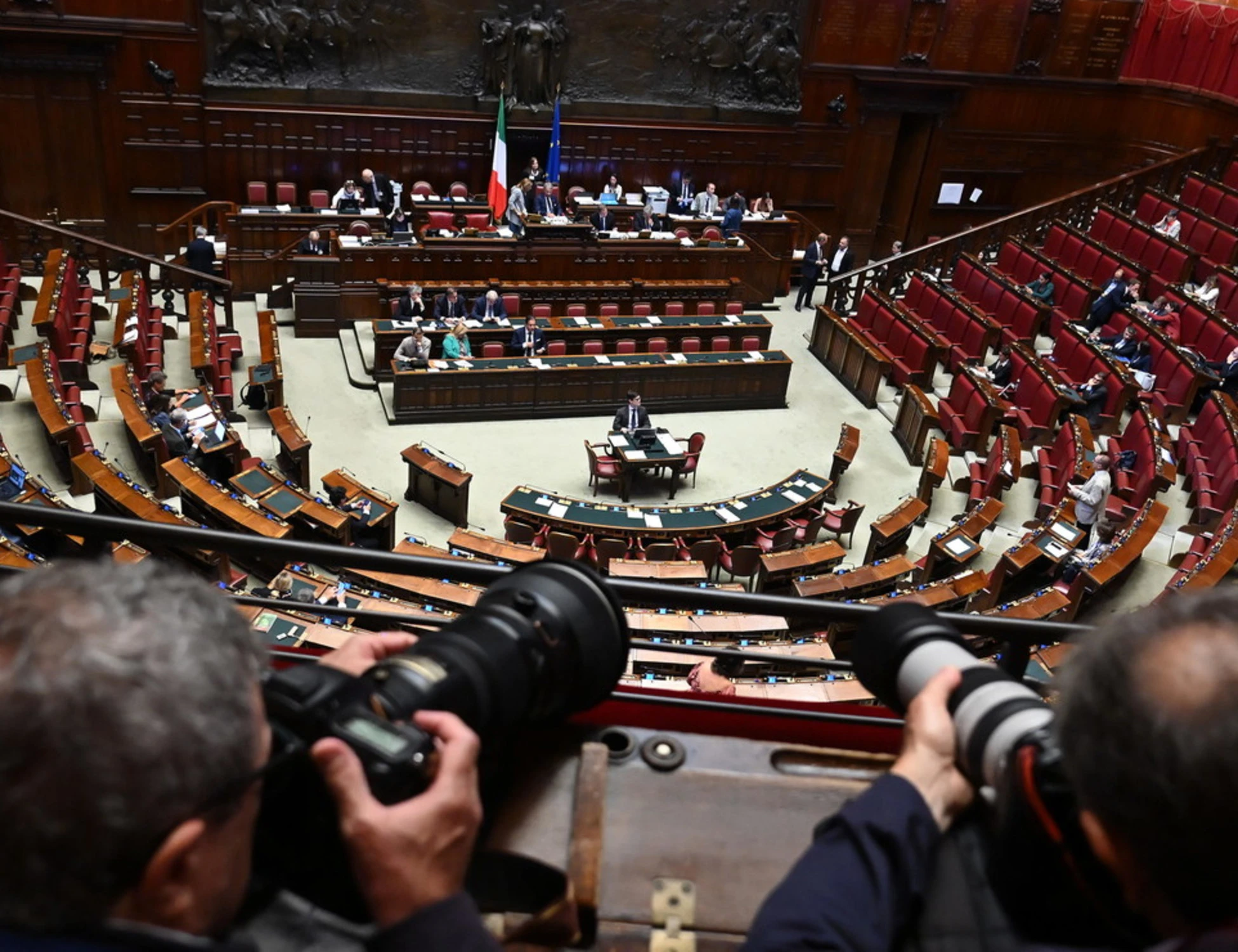 Pd, "patentino antifascista per le sale stampa": l'ultimo delirio crolla in aula