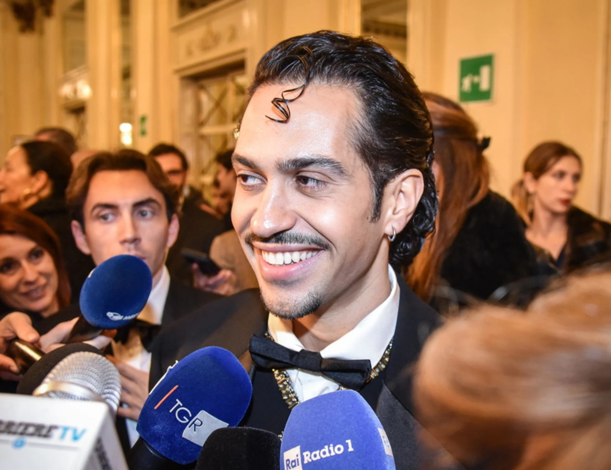 Prima alla Scala, vip fra sobrietà e audacia. Mahmood alla messicana