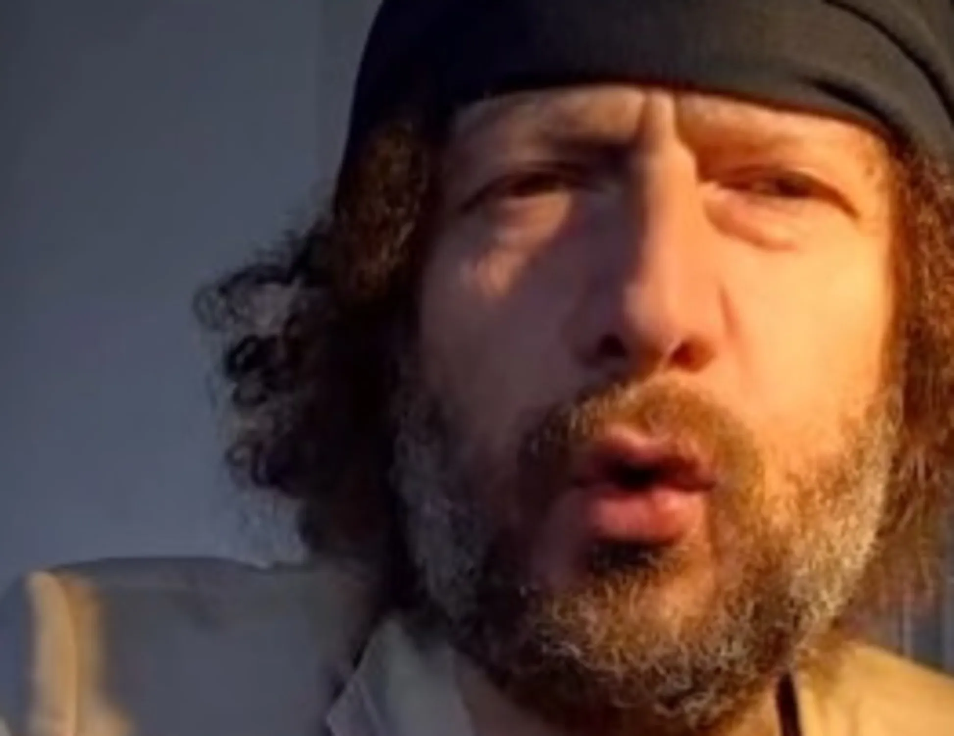 Leggi l'articolo: "Allucinante, ma vaff***": Tricarico spiana Ghali