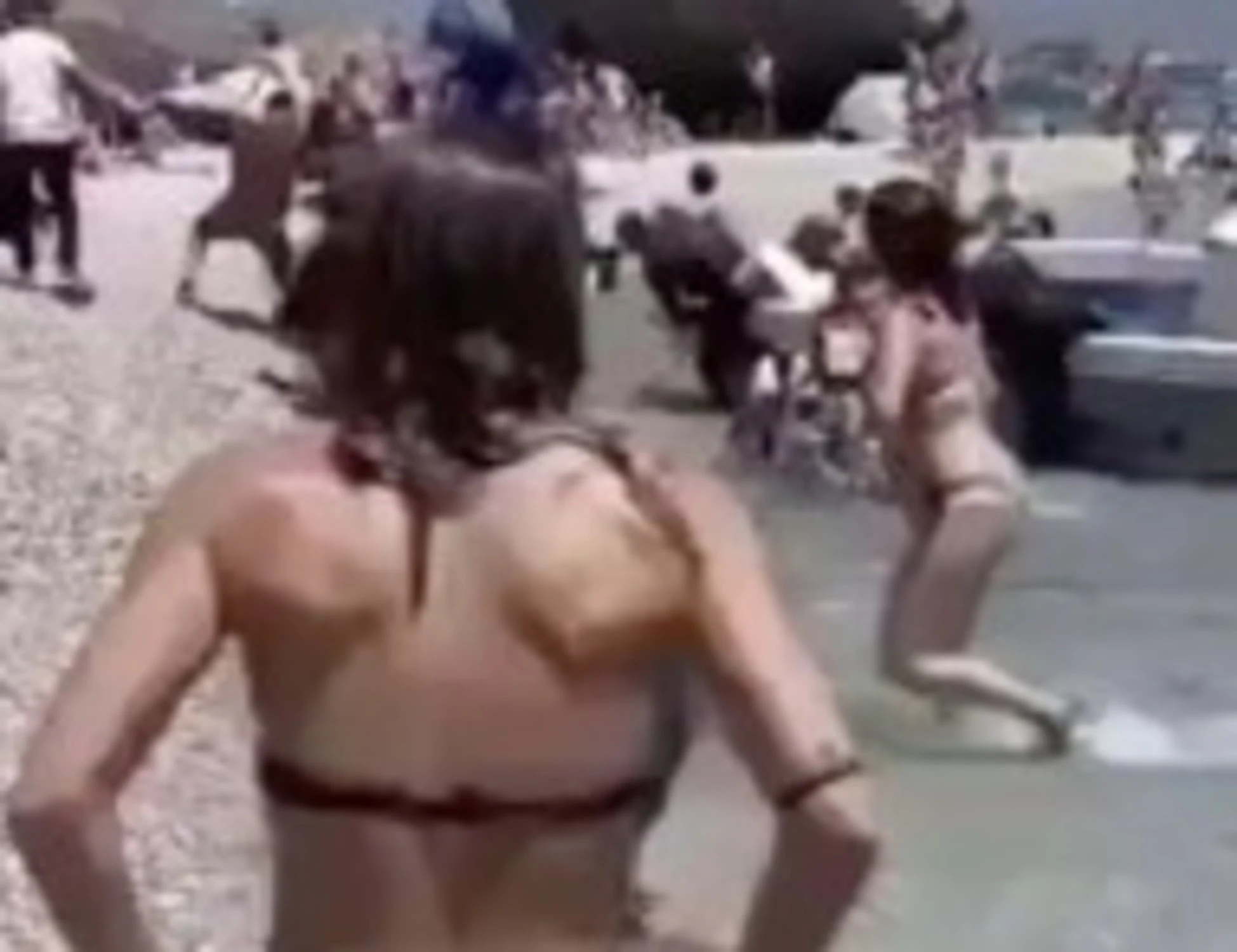 Costa Calida, migranti sbarcano tra i bagnanti del resort spagnolo: il video che imbarazza Sánchez