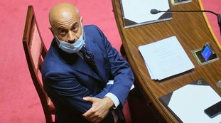 Gianluigi Paragone, clamoroso: si arrende al Green pass, ecco dove lo ha esibito