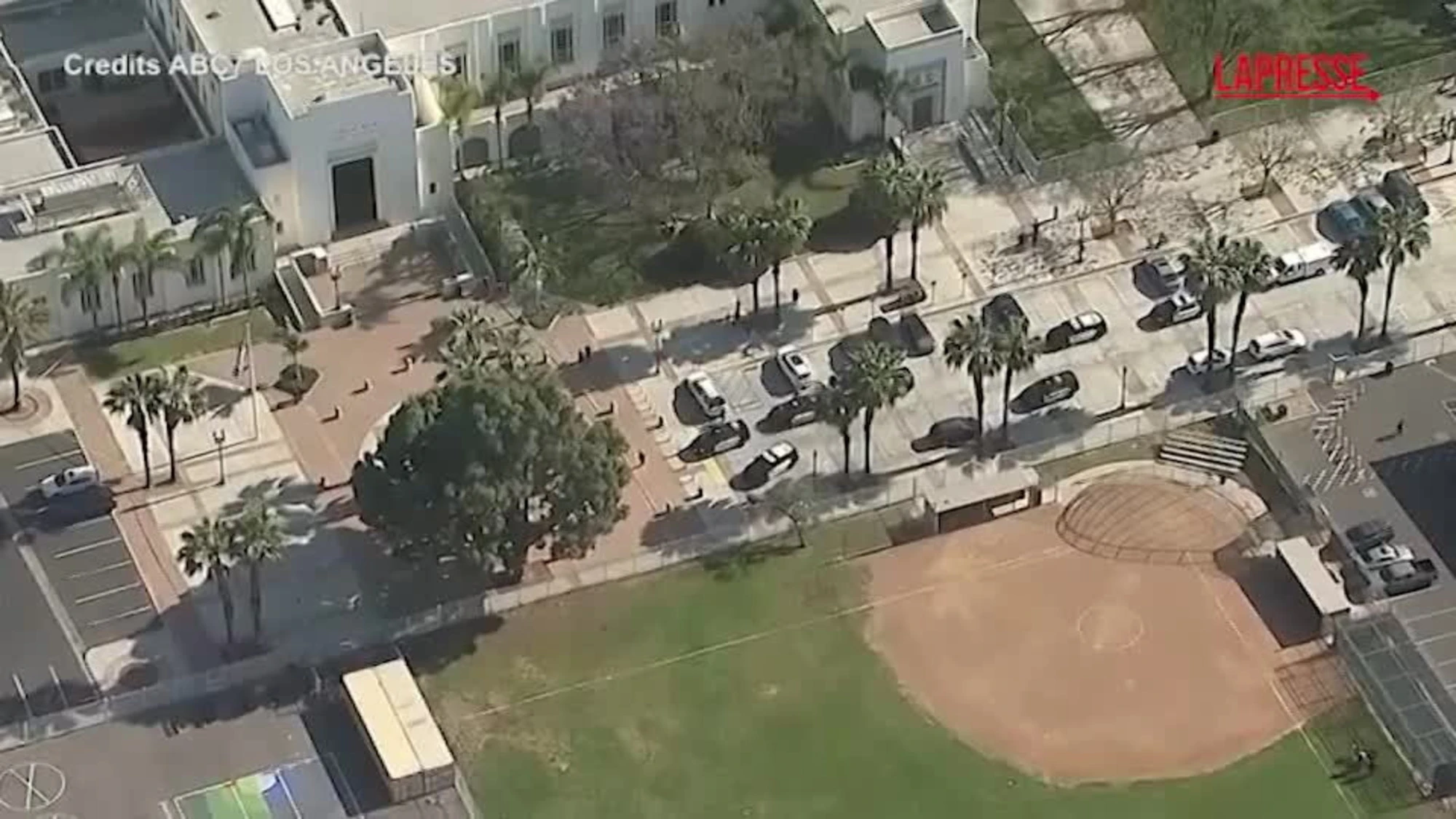 Usa, accoltellamento davanti a una scuola in California: morto uno studente