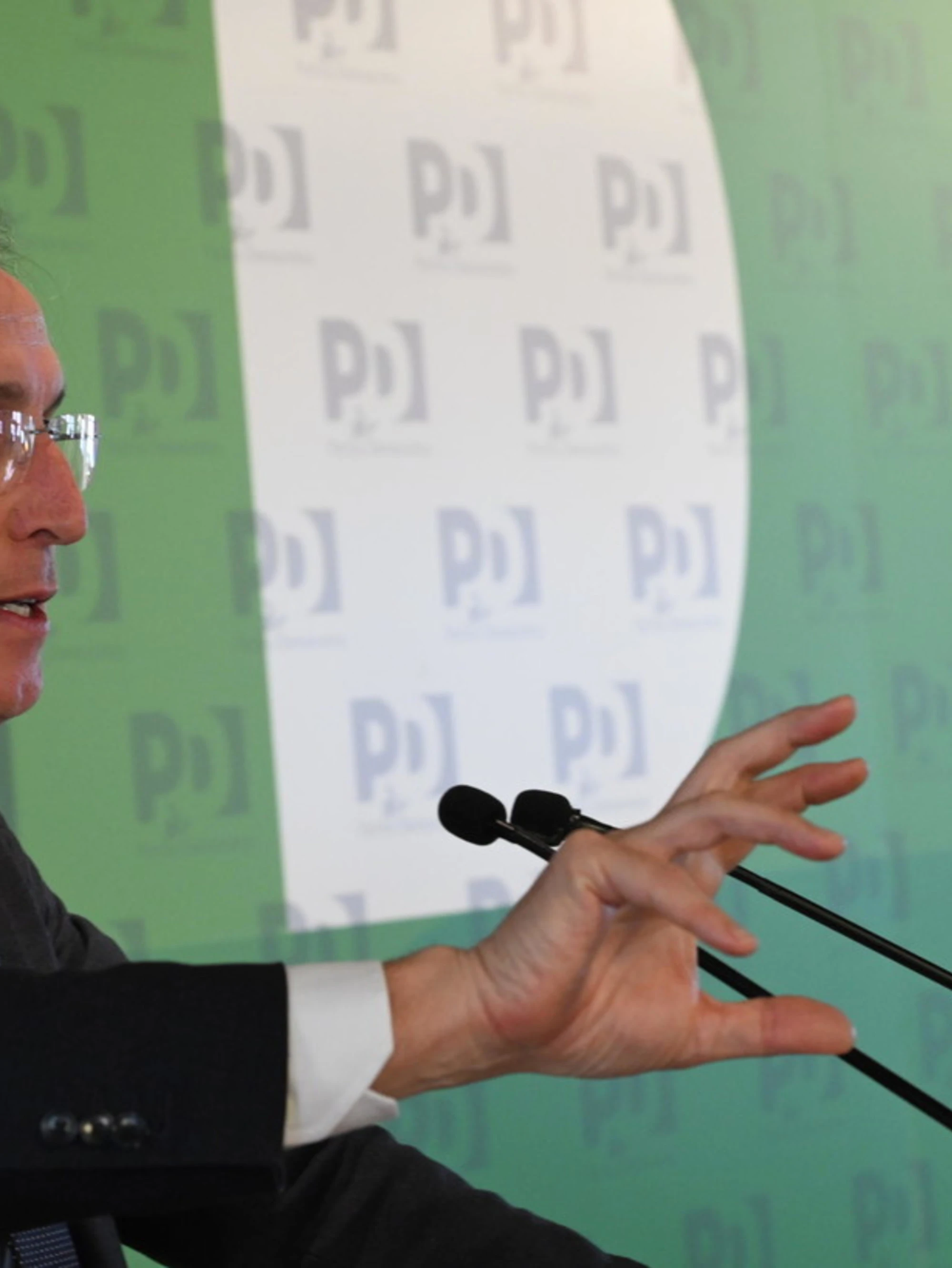 Boccia sbanda dopo la disfatta: "Voto solo per le Marche". E Fdi lo inchioda