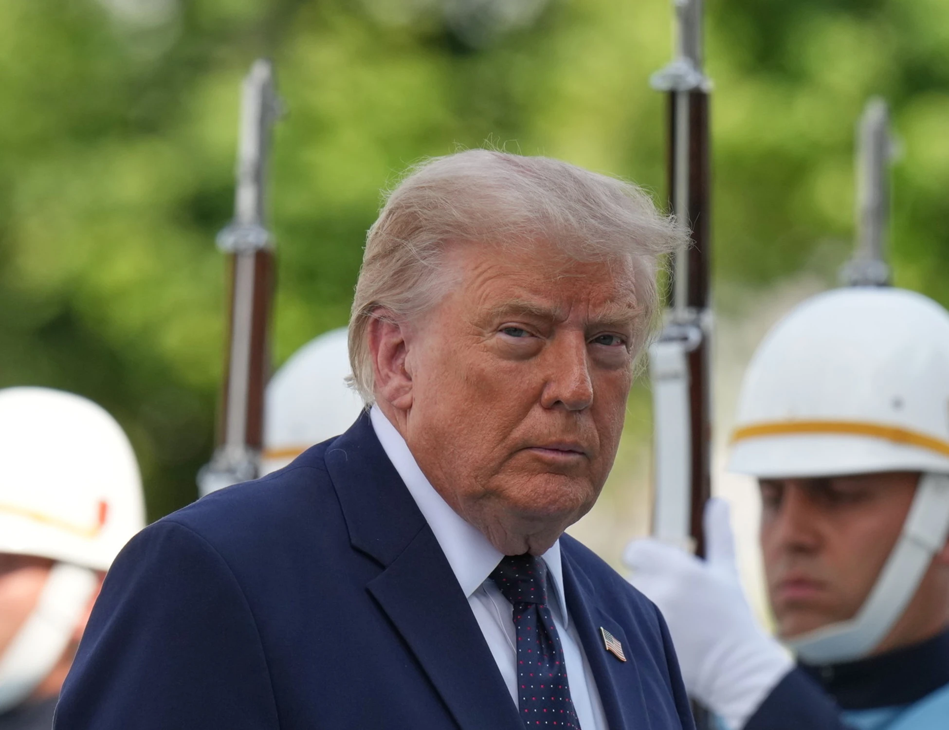 Vertice Nato, Trump: "Con l'Iran tregua finita. Italia? Pessima". Meloni-Zelensky, il faccia a faccia