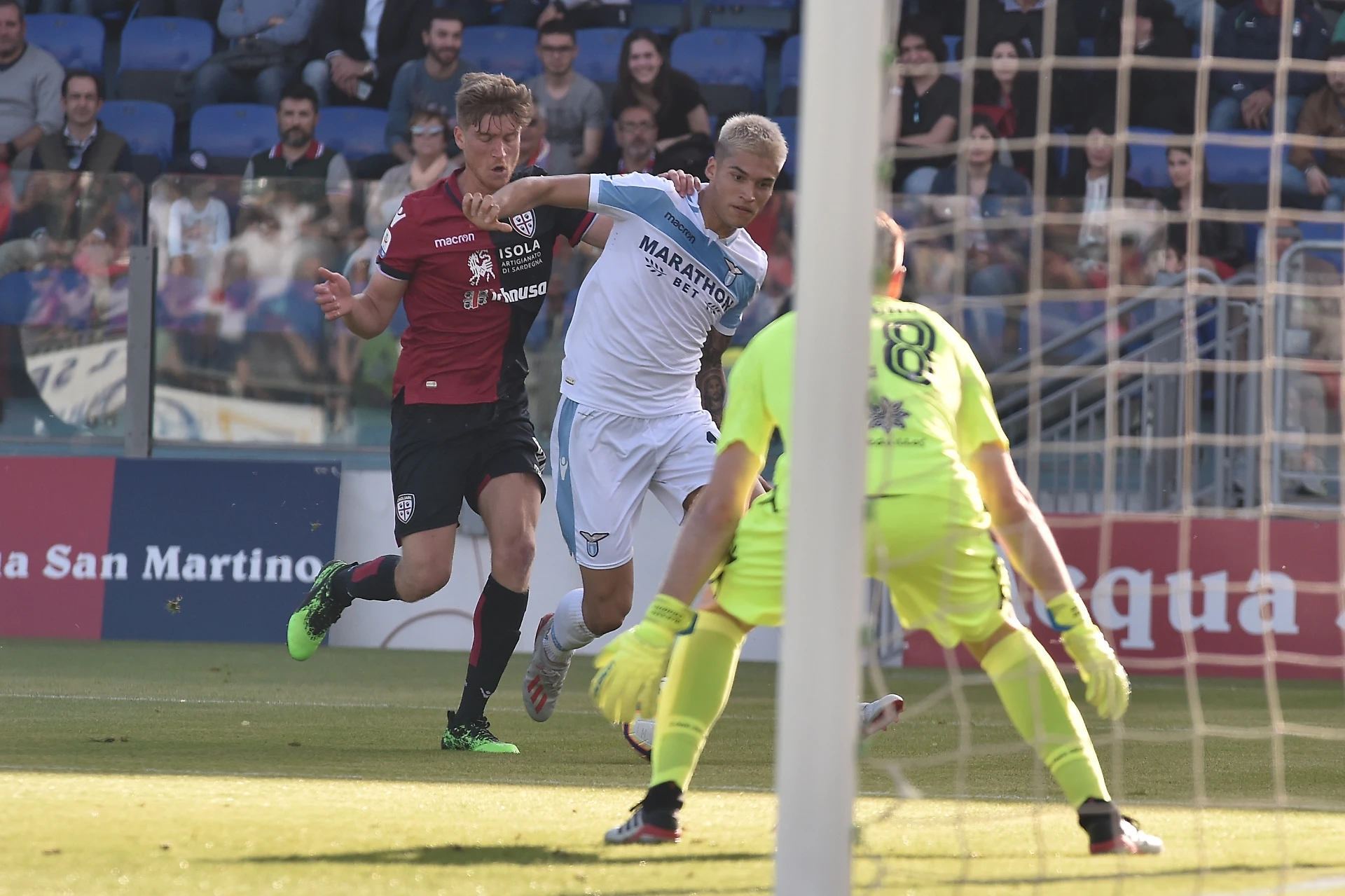 Serie A, la Lazio resiste contro il Cagliari: 2-1 e sorpasso sul Torino