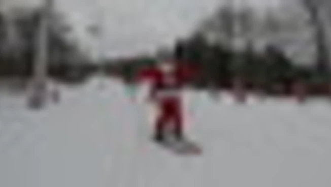 Sciata benefica con centinaia di Babbi Natale sulle piste del Maine