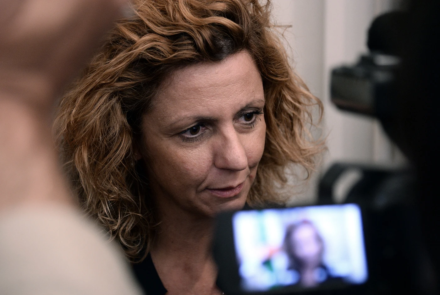 Ilva, Paolo Becchi smaschera Barbara Lezzi: "Ma ci rendiamo conto che per colpa sua...?". Cosa c'è dietro