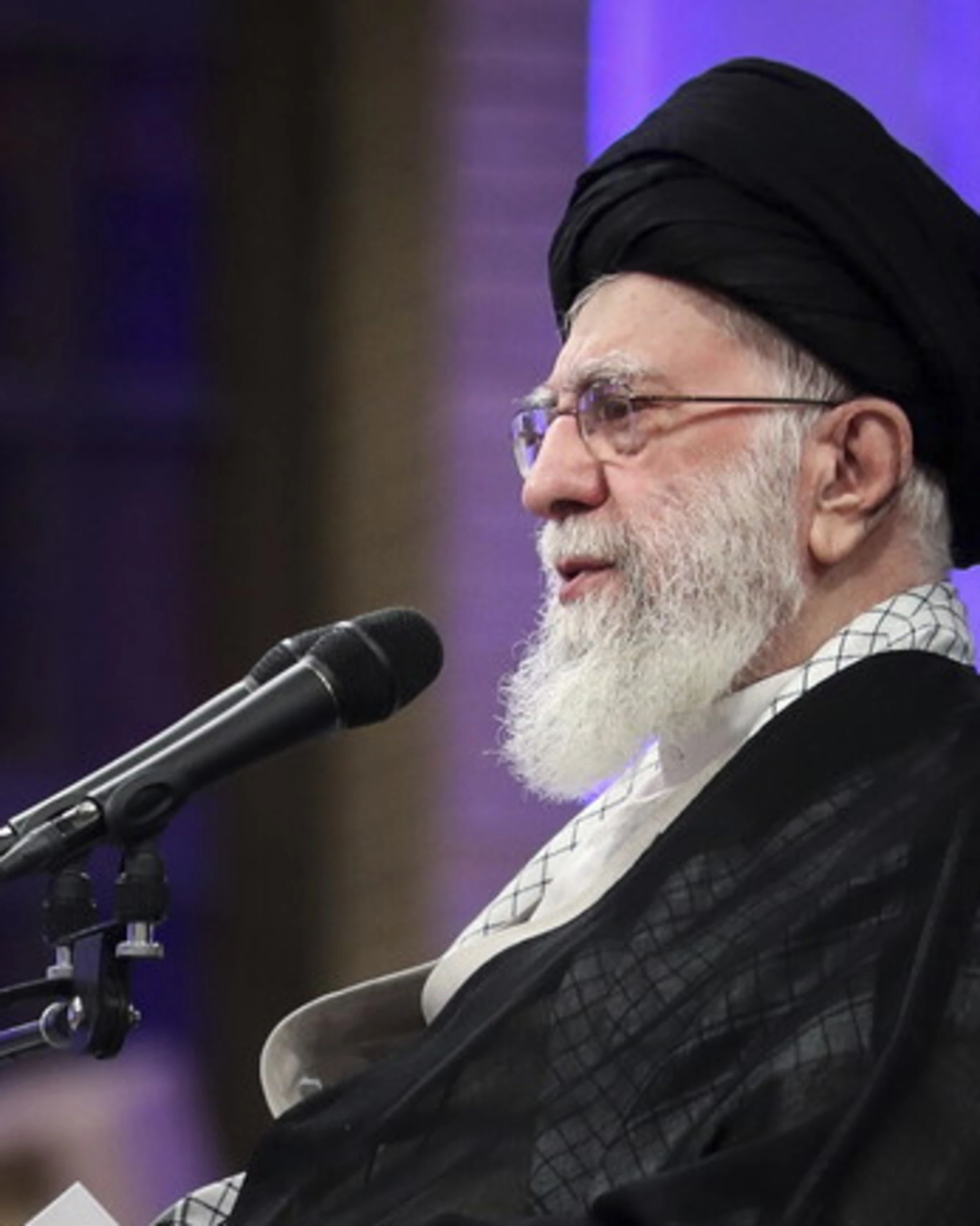 Israele-Iran, Trump: "Sappiamo dov'è Khamenei, si arrenda"