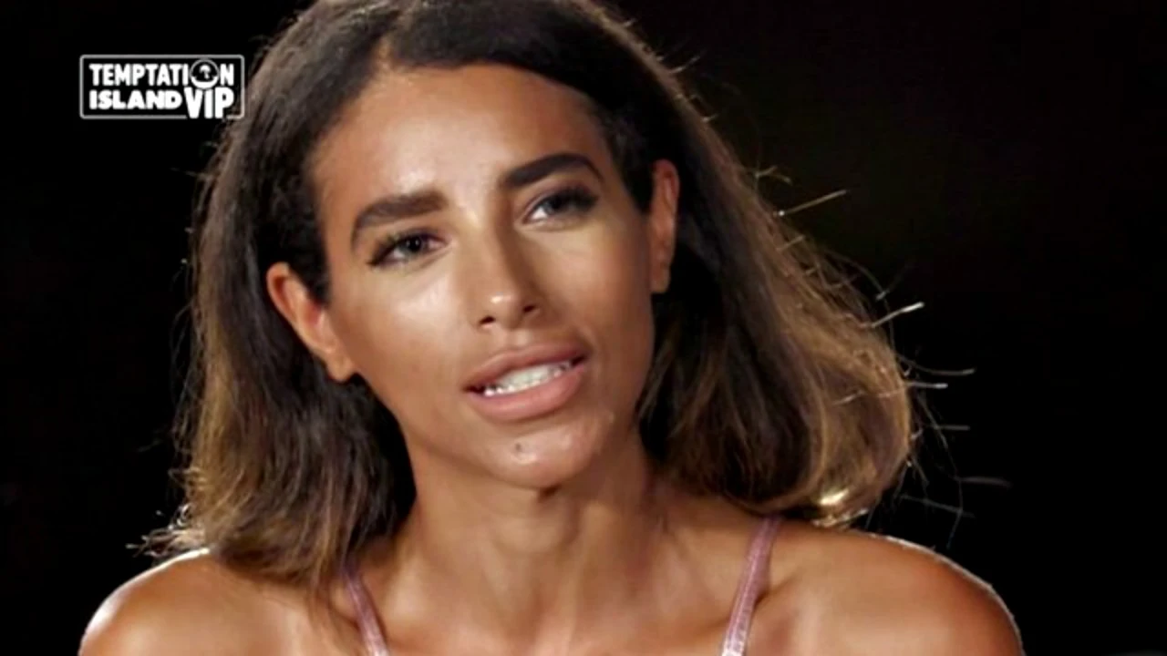 Temptation Island Vip, Silvia nomina il padre di Gabriele: &quot;Pippo franco è un comico che...&quot;. Web infuriato