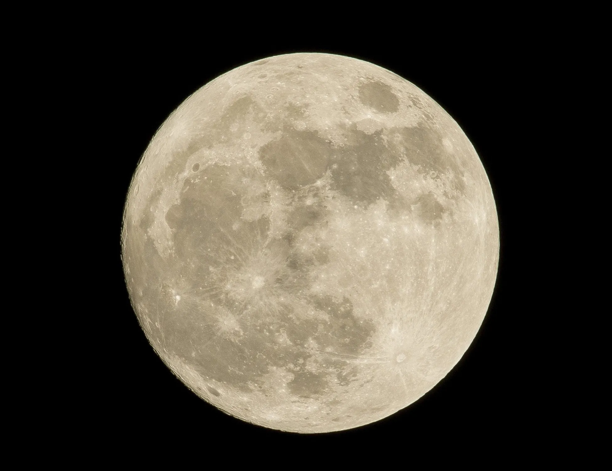 L'uomo ama la Luna e vi fa sempre ritorno