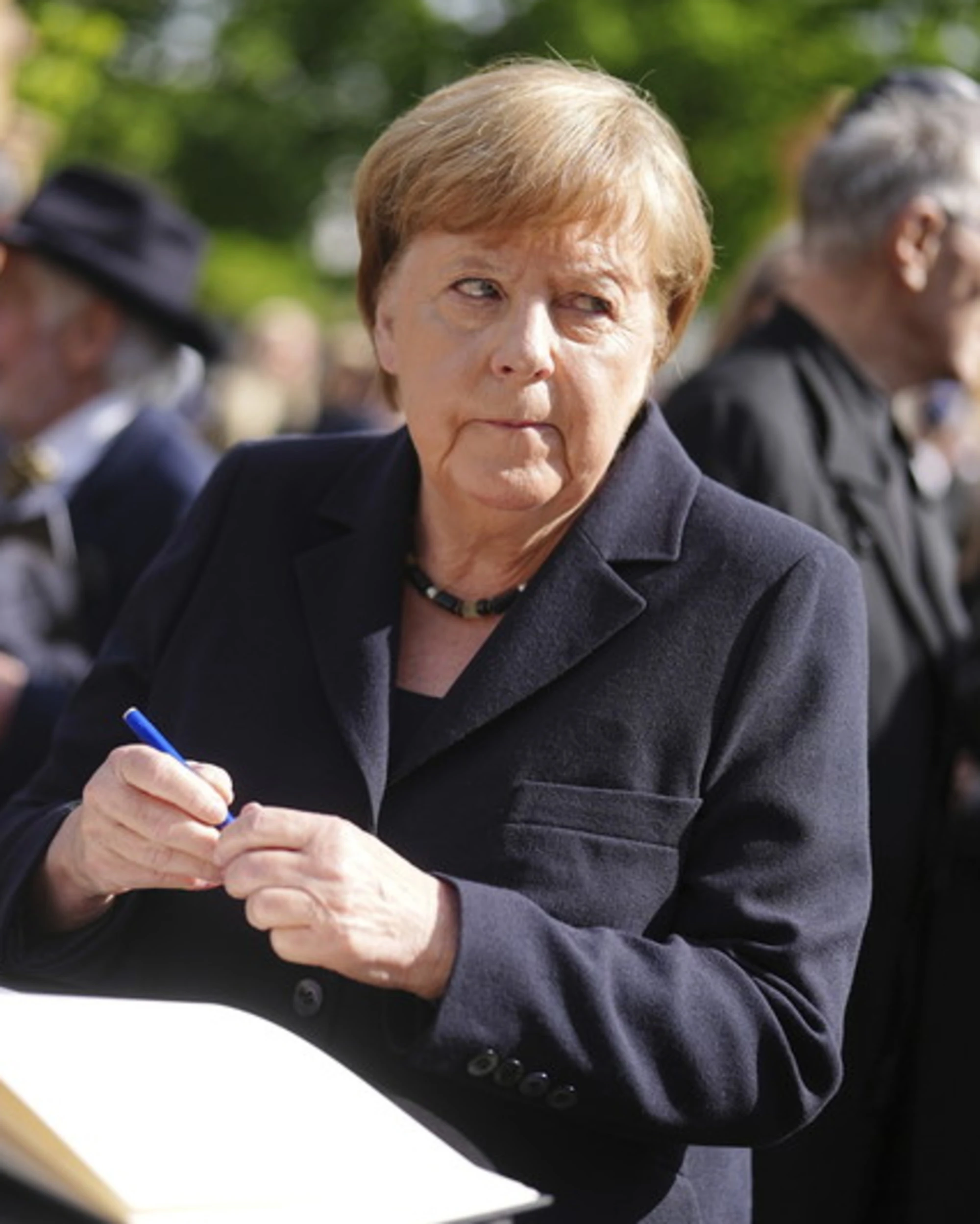 Merz spegne la Merkel: la Germania torna al nucleare