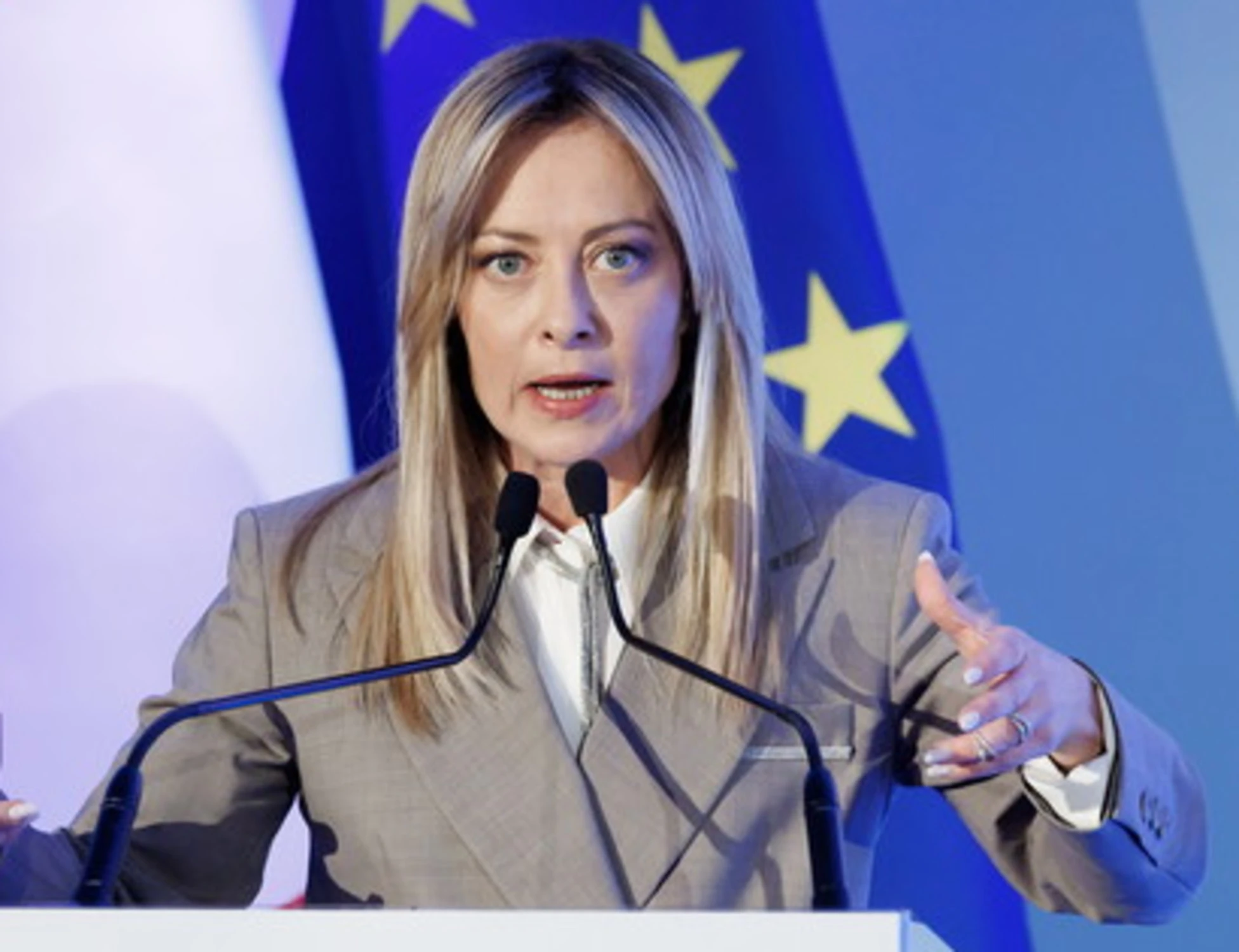 Meloni telefona a Zelensky, "unità di vedute tra Europa e Usa": riflessi pesanti sull'Iran