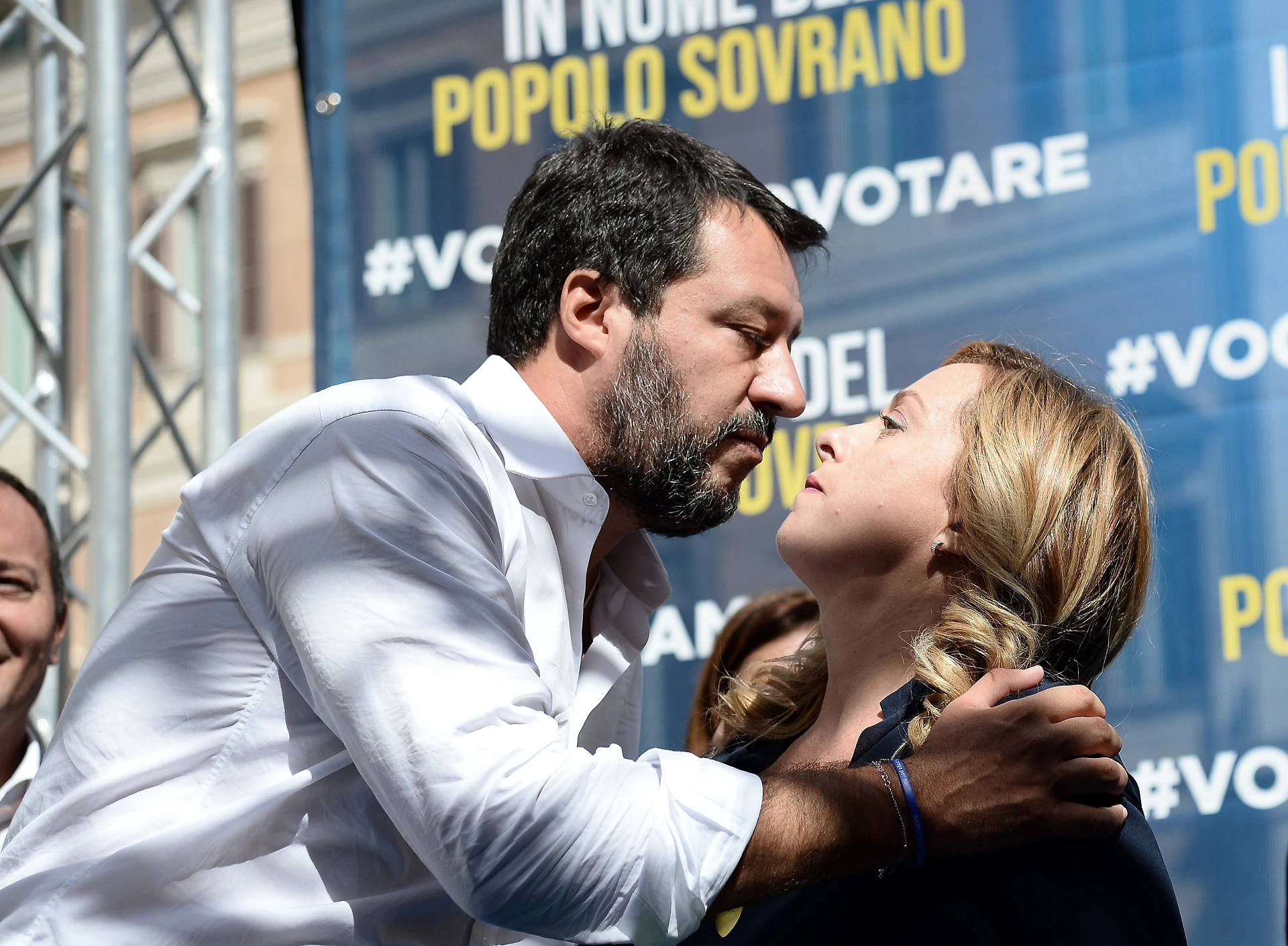 Giorgia Meloni e Matteo Salvini, il "patto della moto" per la spartizione di Palazzo Chigi