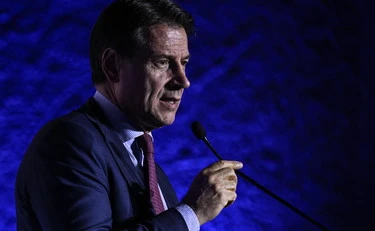 Giuseppe Conte, "farisei e anime belle": la sinistra deflagra