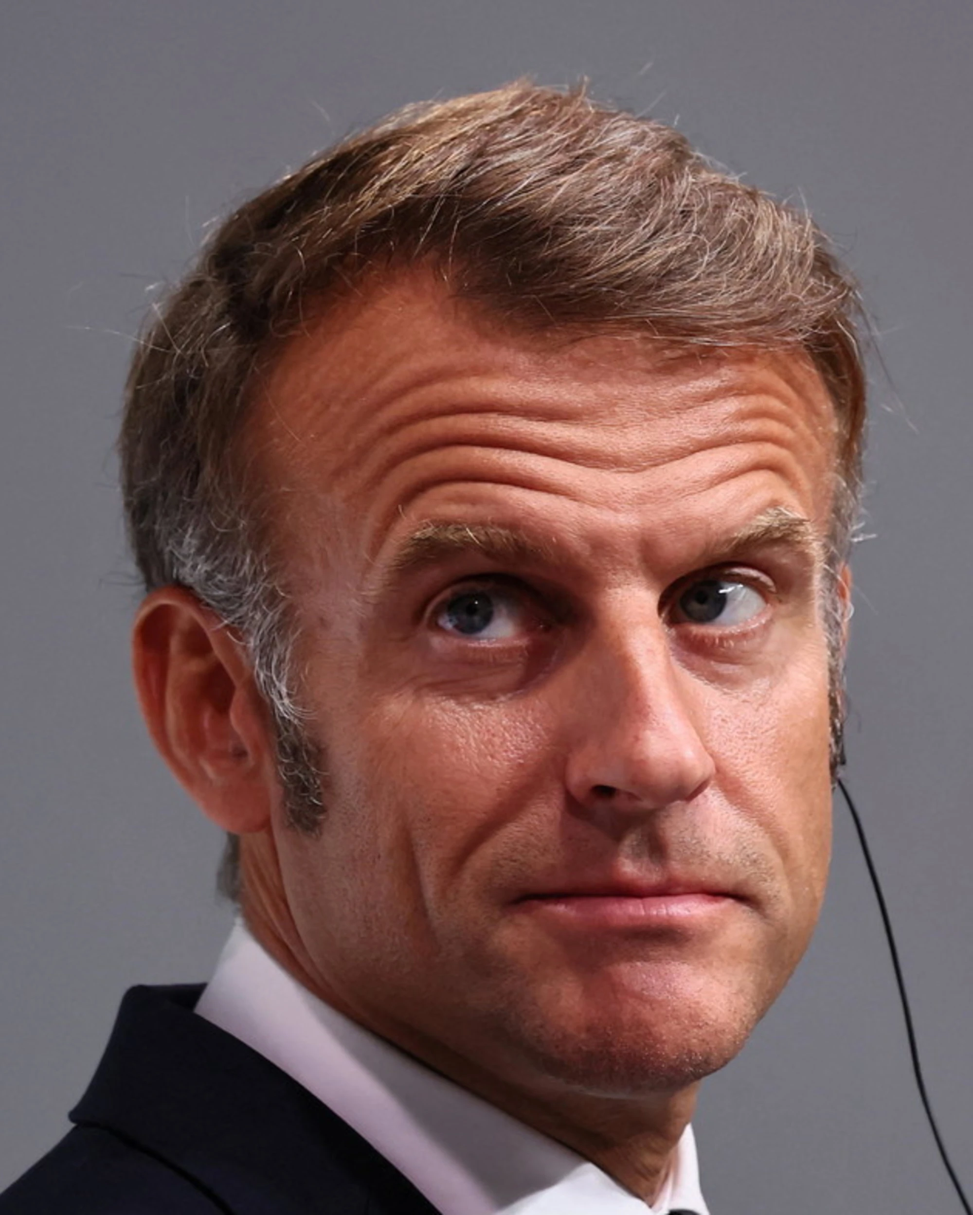 Macron, "mi assumerò le mie responsabilità": ultime 48 ore per Lecornu