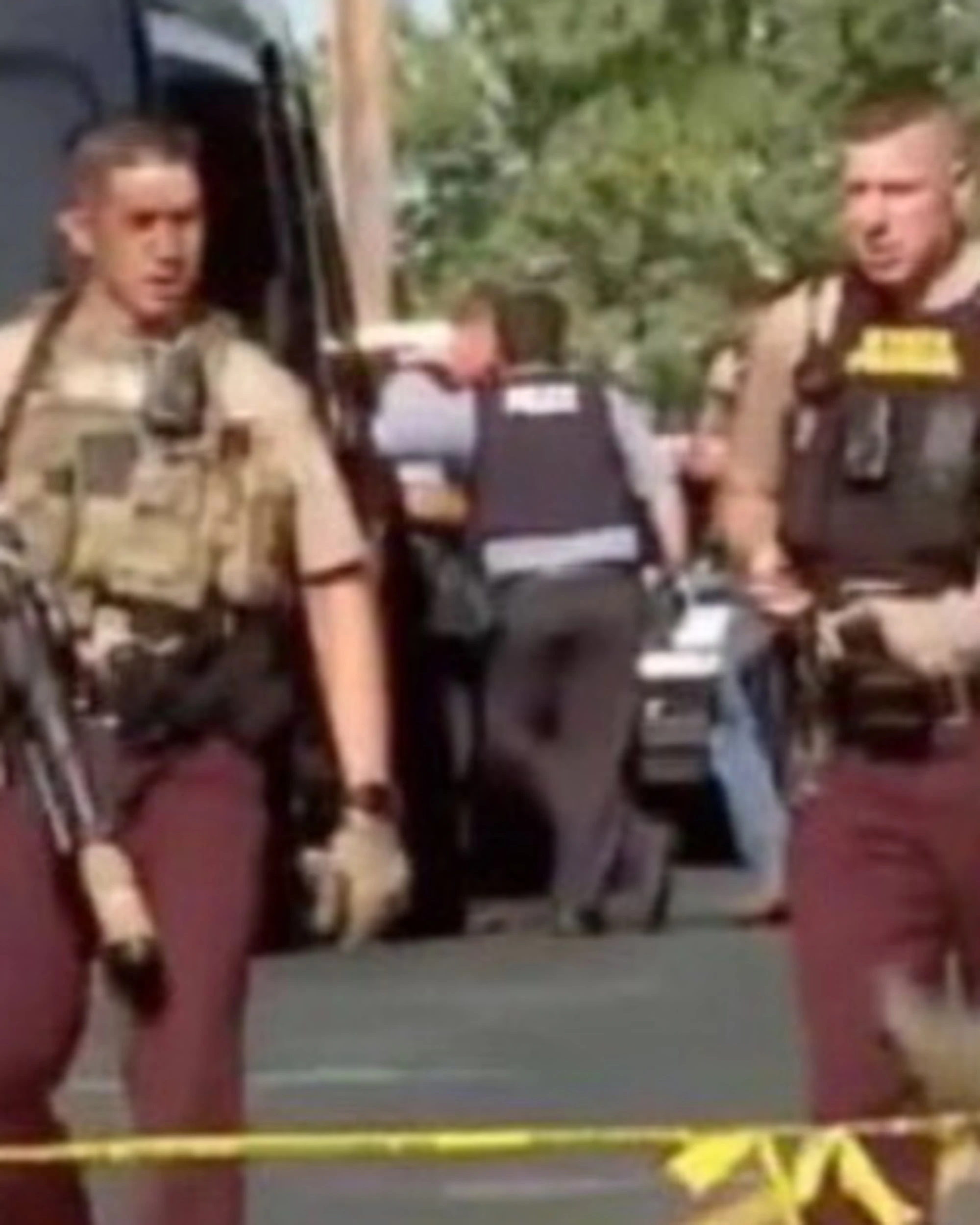 Minneapolis, sparatoria in una scuola cattolica: "L'attentatore e morto"