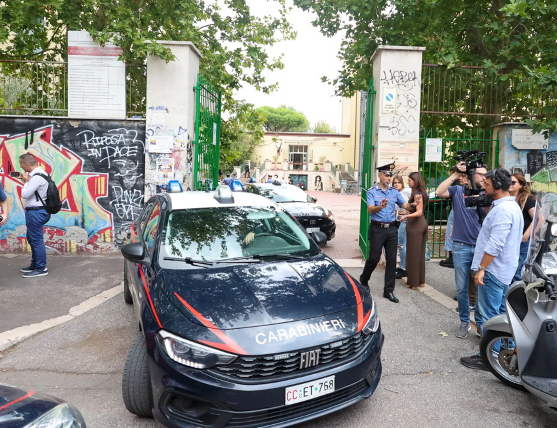 Leggi l'articolo: "Ehi guys, guardate il Tg", il messaggio sconcertante del 13enne che ha accoltellato la prof