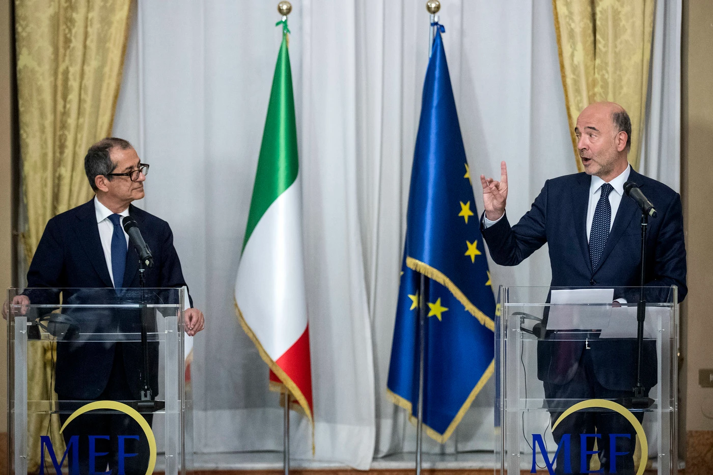 Pierre Moscovici liquida Giuseppe Conte: "Io parlo con Giovanni Tria, l'Italia non può fare quello che vuole"