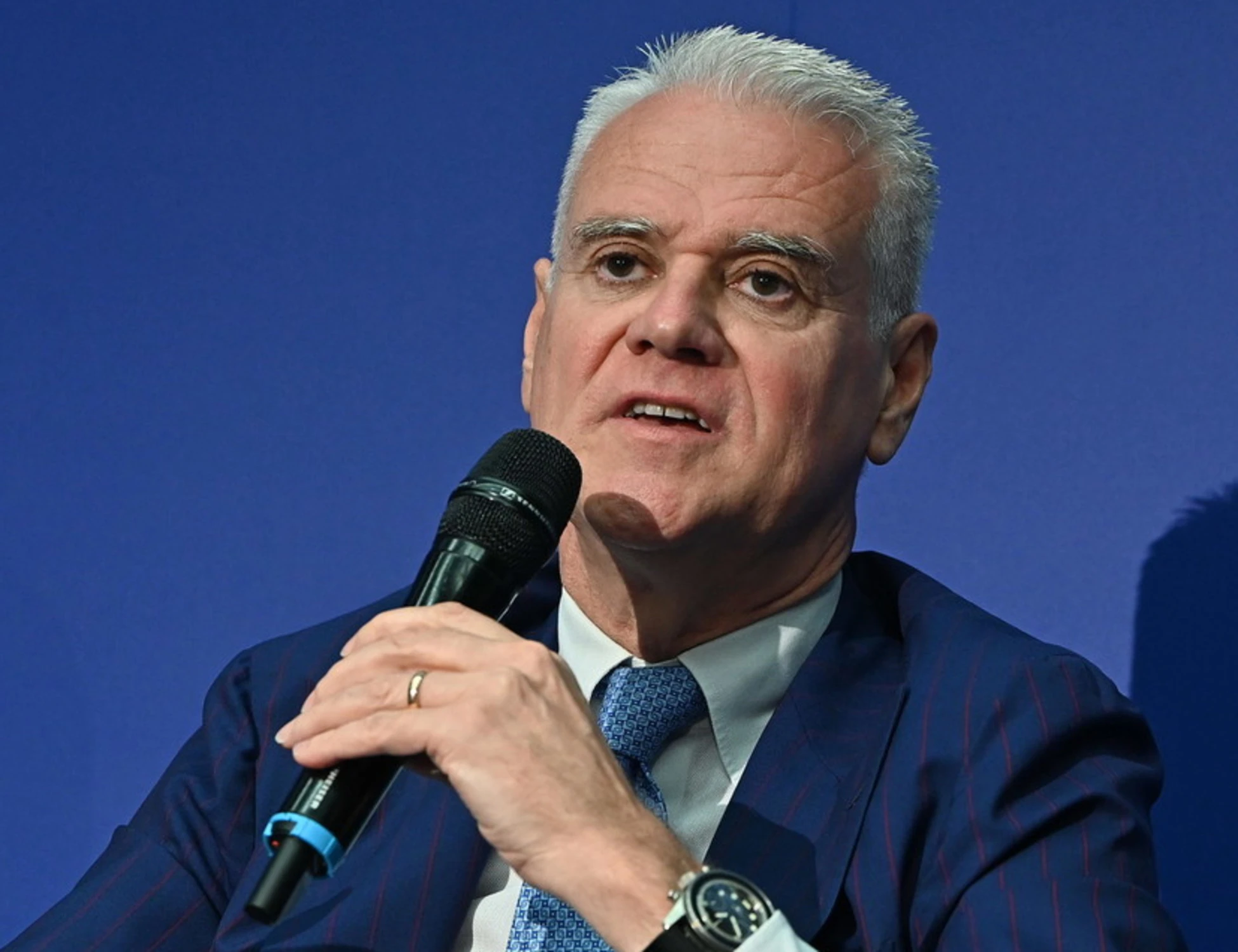 Pd, fischiano il ministro Zangrillo? Lui zittisce tutti: "Vergognatevi"