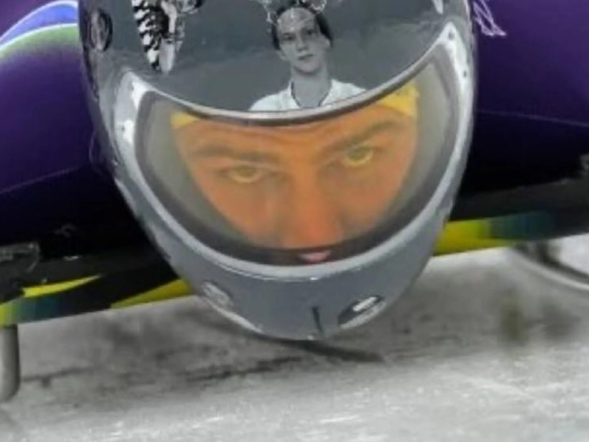 Milano-Cortina, Vladimir Putin umiliato davanti al mondo: il casco di questo atleta