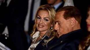 Francesca Pascale, frecciatina contro Silvio Berlusconi: "Grazie a Dio non l'ho sposato"