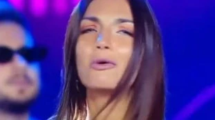 Orrore contro Elettra Lamborghini, linciata per un sorriso: "Siete delle serpi, disgusto. Ringraziate di essere vivi"