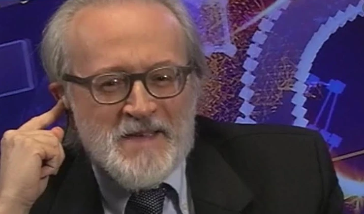 Paolo Becchi punge Matteo Renzi: "Ha già cambiato idea su Conte in vista del programma di domani?"