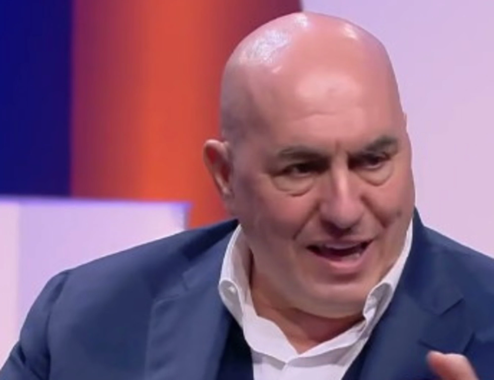 Sigonella, Guido Crosetto sistema Stefano Feltri: "Ma ci è o ci fa?"