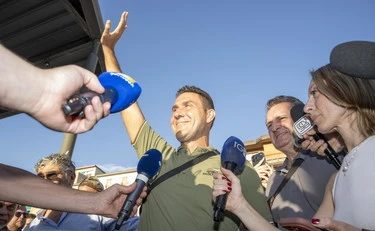 "Serva", gli "amici" di Vannacci ora insultano Meloni: scoppia il caso