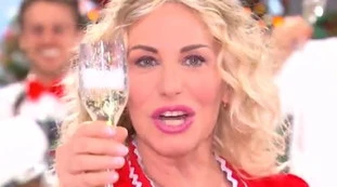 È sempre mezzogiorno, "Non ne possiamo più". Il brusco sfogo di Antonella Clerici, altro che brindisi