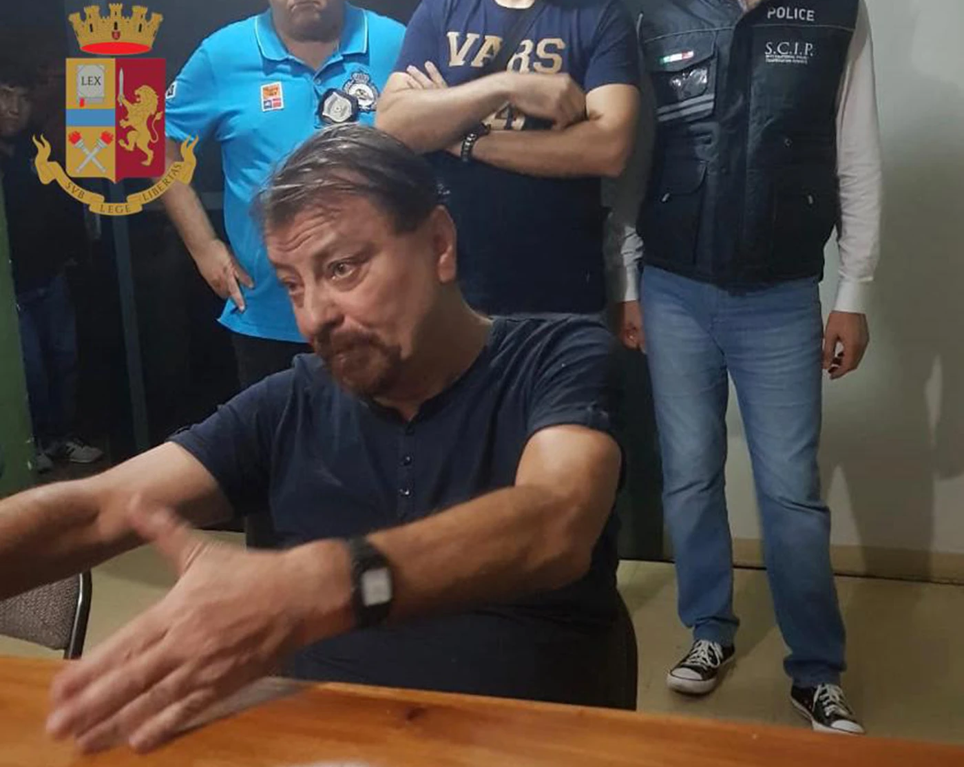 Cesare Battisti, la disperata richiesta al direttore del carcere: "Posso tenerla?"