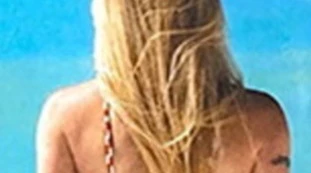 Michelle Hunziker, lato B da urlo e fisico mozzafiato: ecco come è stata paparazzata al mare