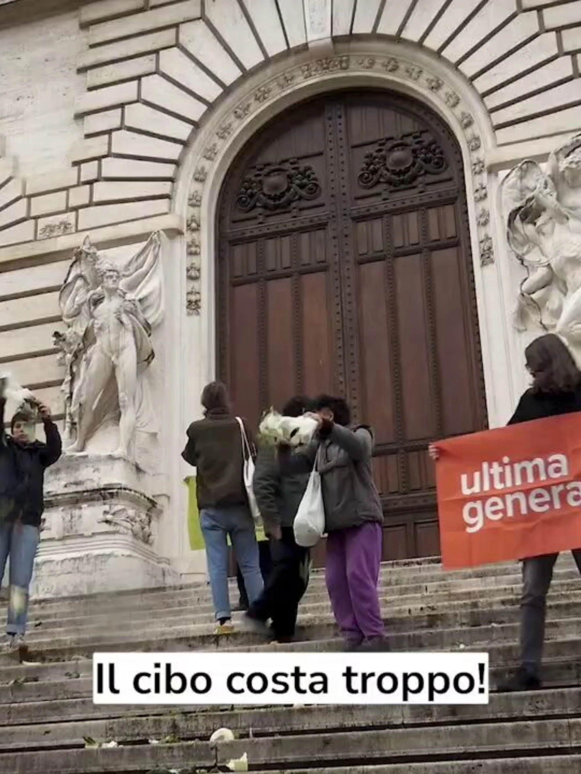 Ultima Generazione: i giudici assolvono i blocchi stradali e giustificano i vandali
