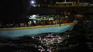 Migranti, la Germania finanzia le Ong a casa nostra? "Gravissimo": insorge il governo