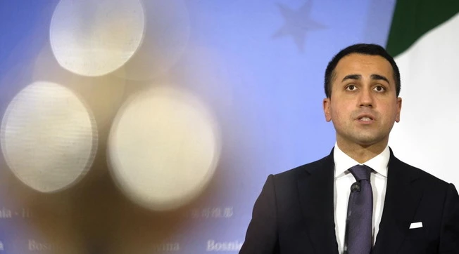 Luigi Di Maio, desecretati i verbali del Covid: il governo sapeva che mancavano le mascherine e lui le spediva in Cina