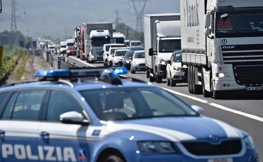 https://media.liberoquotidiano.it/7PbjsN-YgywHKuu6kOxpgFPH2VXbTTu8KrexzHY-tRY/width:800/quality:90/aW1hZ2VzLzIwMjUvMDgvMjkvMTU0NDA5ODgzLWQwNDk4NzE5LTU0ZTktNDU0YS04Mjg2LWQzNTFmNWMxMWE1Ni5qcGc.webp