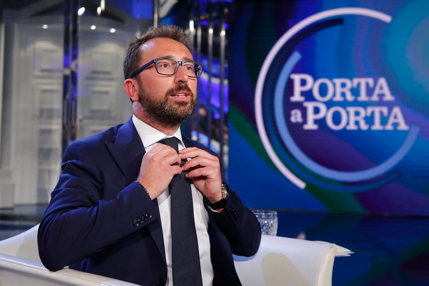 Alfonso Bonafede sputa su Matteo Salvini: "Una menzogna, ha tradito per poltrone e Berlusconi"
