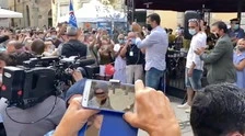 Matteo Salvini dopo l'aggressione, la risposta in piazza: "Guardate che spettacolo, più forti di tutto e tutti"