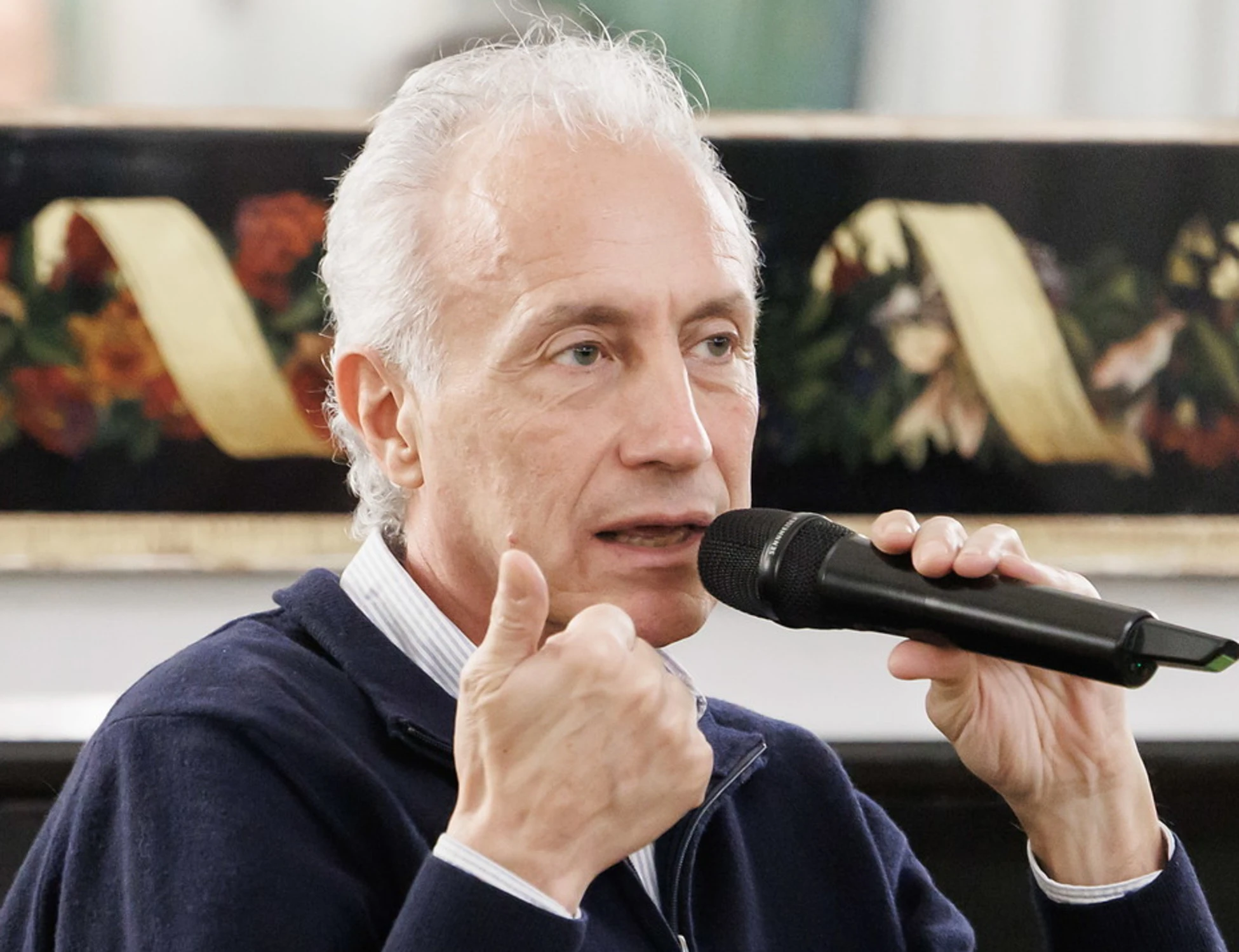 Marco Travaglio-traveggole, si aggrappa a Pistoia: è messo peggio della Schlein
