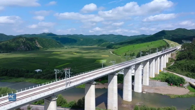 La Cina collauda il CR450, il treno proiettile più veloce al mondo