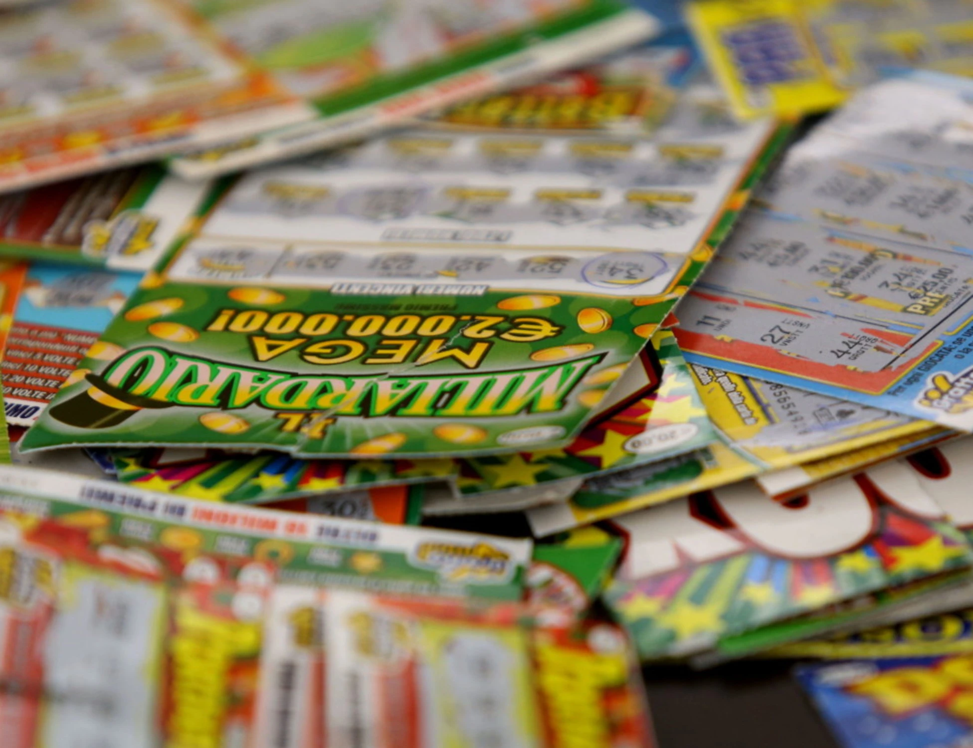 Gratta e Vinci, scappa dal fidanzato con 500mila euro? Il biglietto non vale nulla, l'amara scoperta