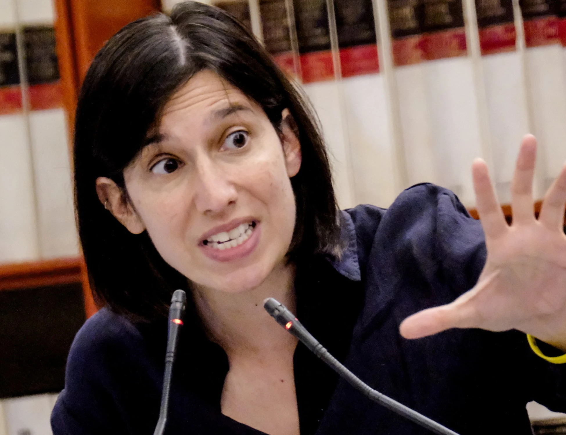 Elly Schlein, come risponde alla domanda su Ricci: anche la "Stampa" la infilza