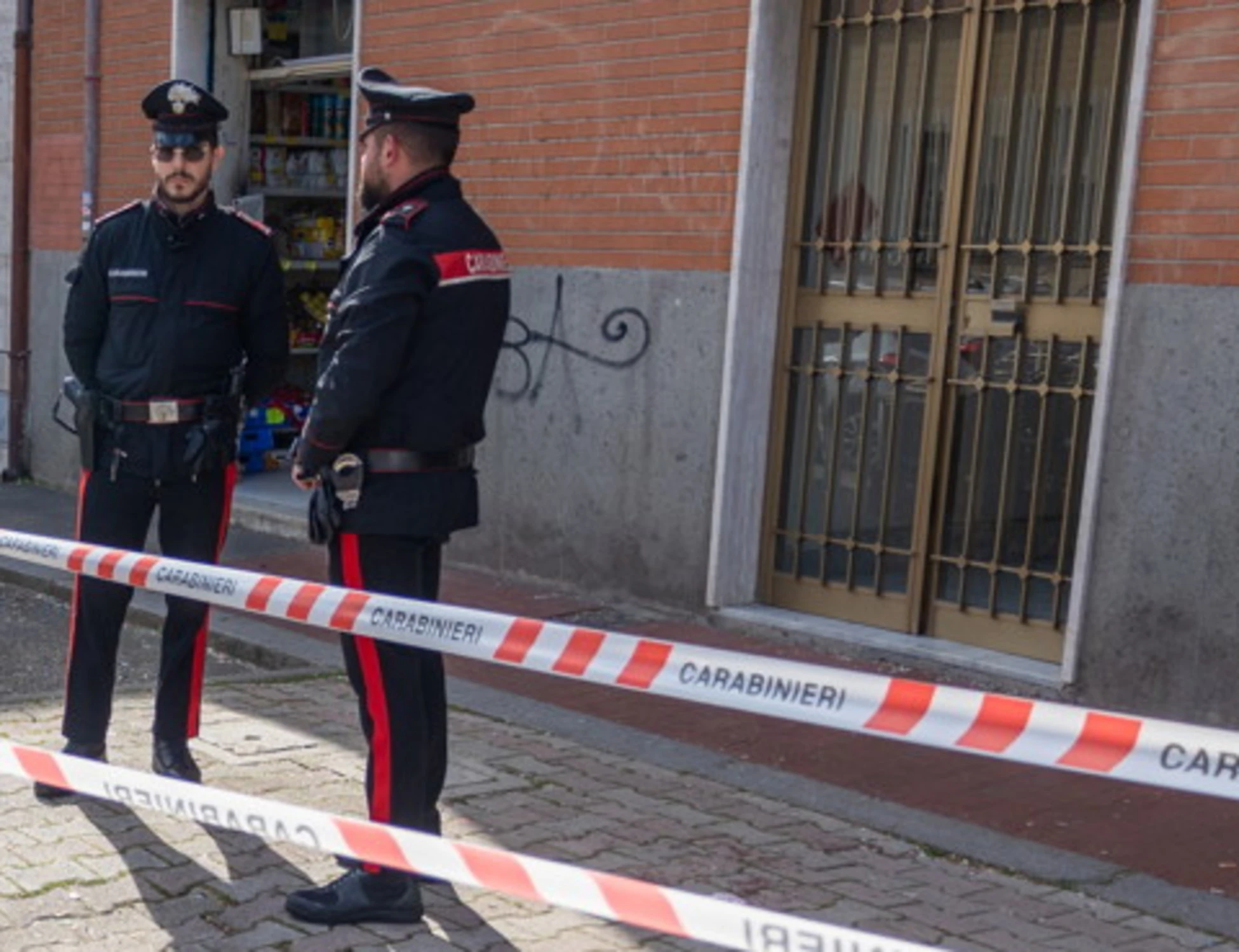 Torino, 21enne marocchino semina il panico e accoltella una donna