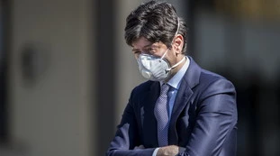 Coronavirus, errori nel bollettino: "Per il secondo giorno di fila", cosa non torna