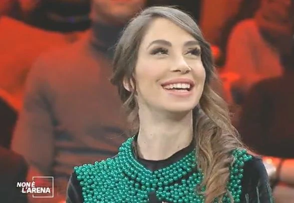 Non è l'arena, Malena e la proposta indecente a Diego Fusaro: scacco matto al filosofo