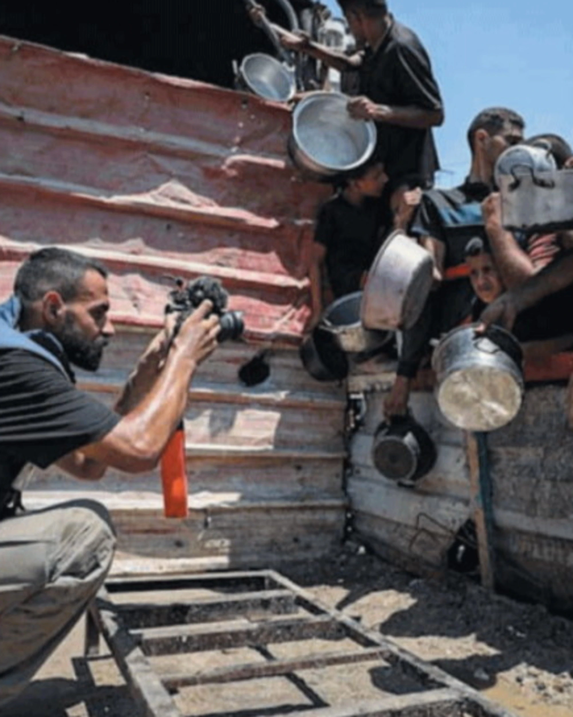 Gaza, tutti in posa a recitare la fame: la foto che sbugiarda i pro Pal