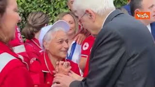 Mattarella riceve i più fragili ai giardini del Quirinale in occasione della Festa della Repubblica