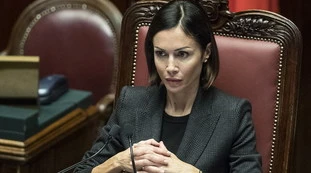 Mara Carfagna contro Giuseppe Conte: "Fondi Ue, vuole un voto a babbo morto. Solo porte in faccia all'opposizione"