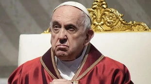 Papa Francesco, l'elogio a Napolitano: "Basta politica di basso livello"
