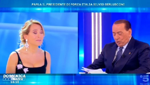 Silvio Berlusconi a Domenica Live, spiazza Barbara D'Urso: "La pubblicità? Ci sono momenti in cui..."